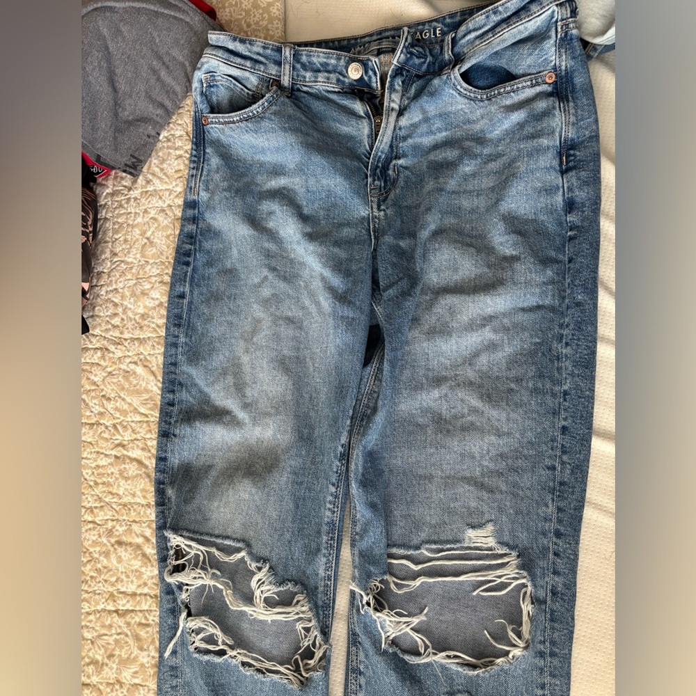 American Eagle size 10 Women’s Ripped Strigid Jeans